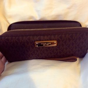 Beautiful MK logo continental wallet